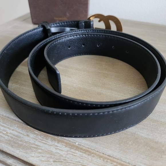 Beautiful GG Belt black leather with gold metal hardware - Picture 4 of 10